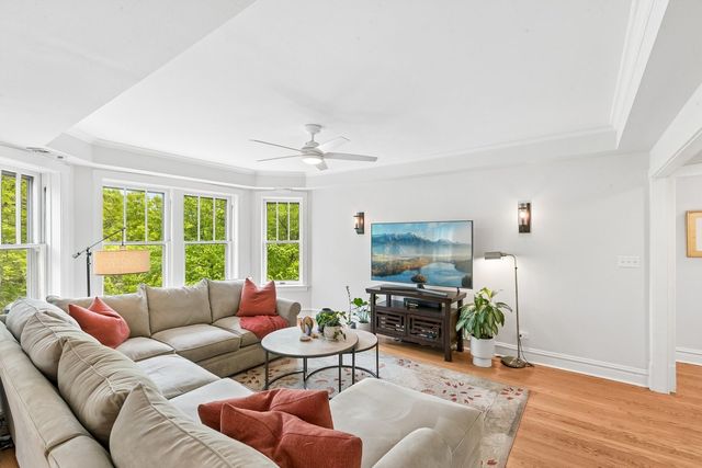623 Washington Boulevard 3N, Oak Park, IL 60302