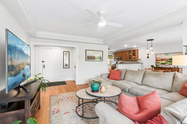 623 Washington Boulevard 3N, Oak Park, IL 60302
