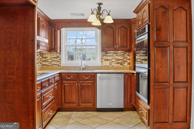 606 W Liberty Street, Claxton, GA 30417