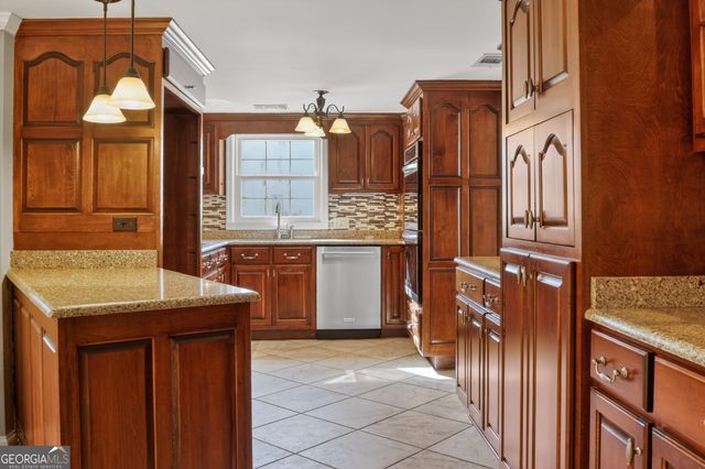 606 W Liberty Street, Claxton, GA 30417