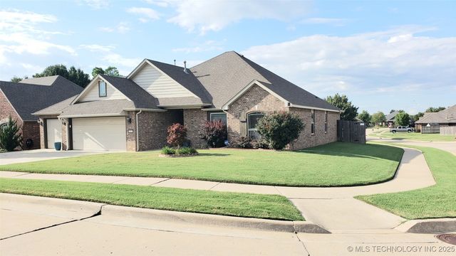 5016 E El Paso Street, Broken Arrow, OK 74014