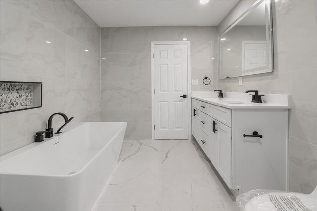 2524 BLUE LAKE COURT, Apopka, FL 32703