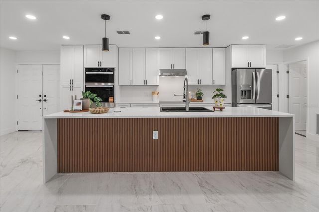 2524 BLUE LAKE COURT, Apopka, FL 32703