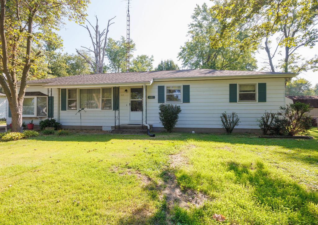 Image 1 of property listing at 421 Geary Street, Centralia, IL 62801