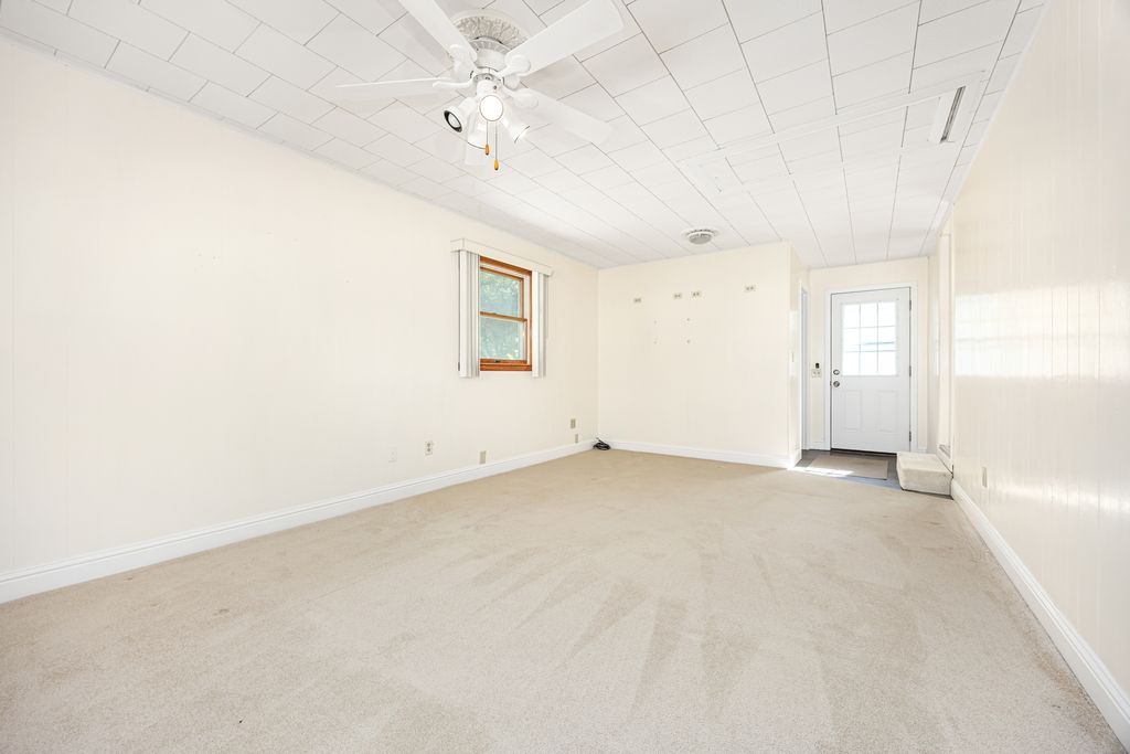Image 11 of property listing at 421 Geary Street, Centralia, IL 62801