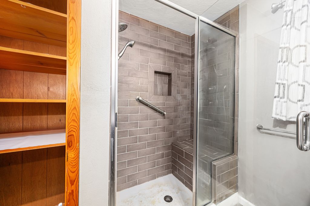 Image 12 of property listing at 421 Geary Street, Centralia, IL 62801