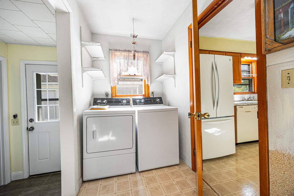 Image 13 of property listing at 421 Geary Street, Centralia, IL 62801