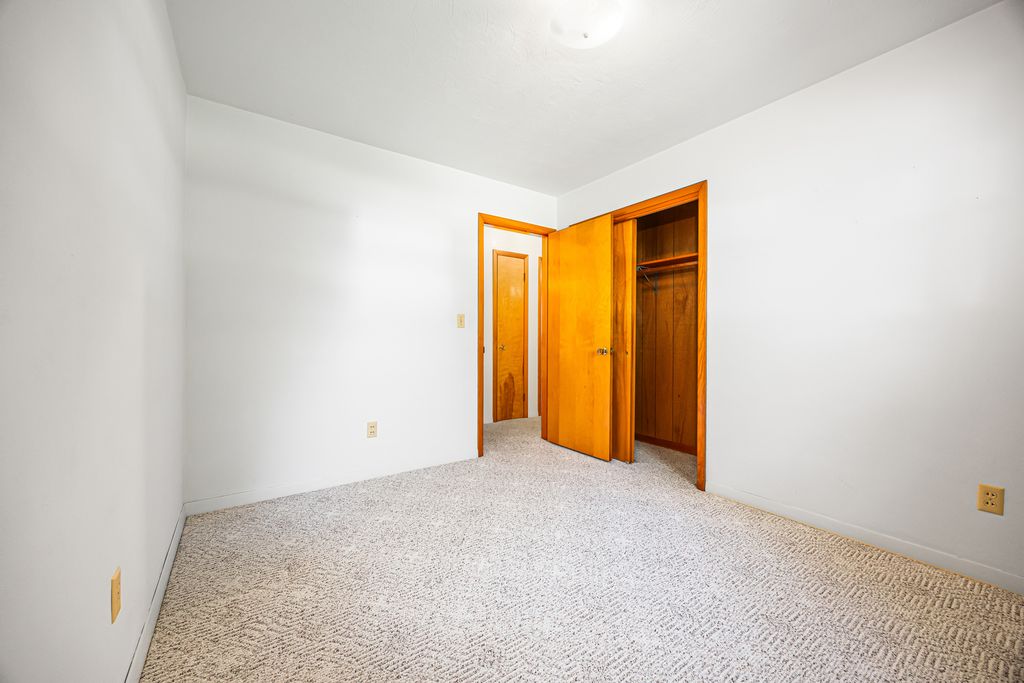 Image 15 of property listing at 421 Geary Street, Centralia, IL 62801