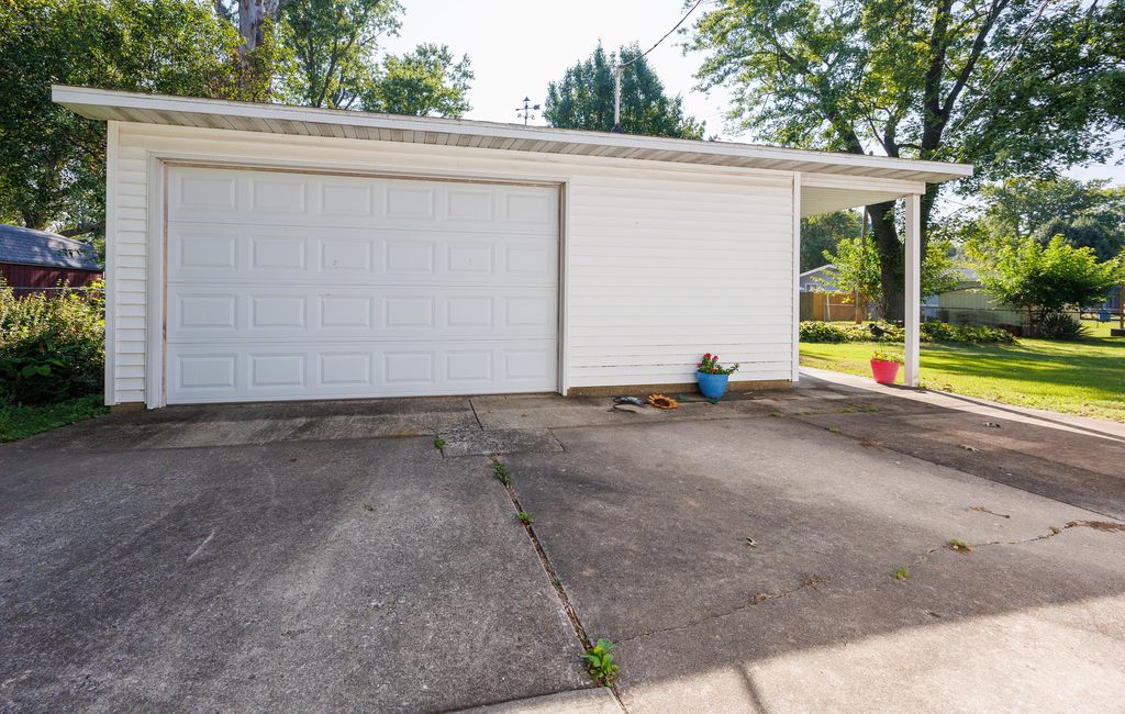 Image 22 of property listing at 421 Geary Street, Centralia, IL 62801