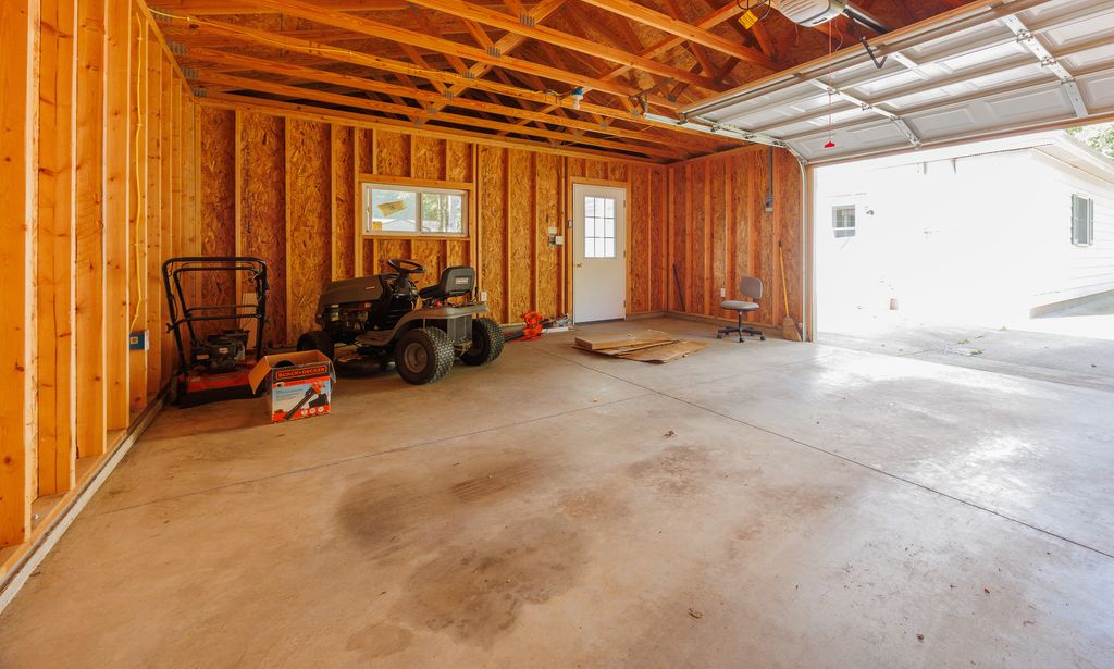 Image 23 of property listing at 421 Geary Street, Centralia, IL 62801