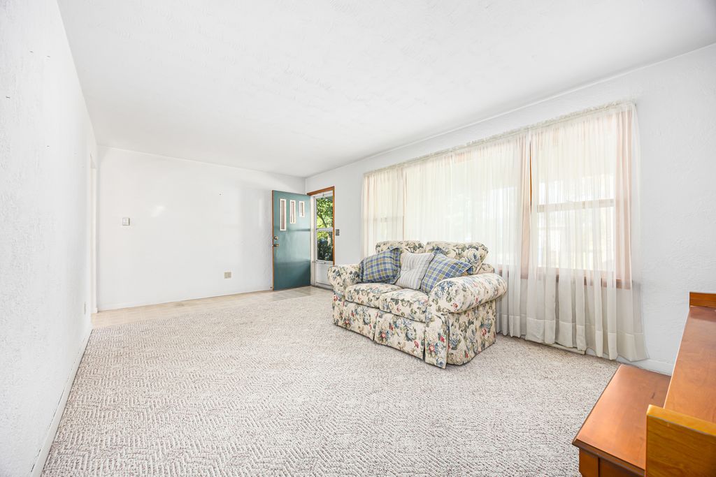 Image 6 of property listing at 421 Geary Street, Centralia, IL 62801