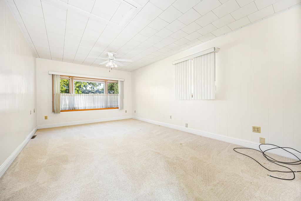 Image 10 of property listing at 421 Geary Street, Centralia, IL 62801