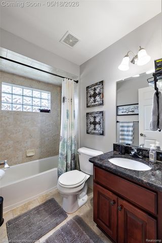 16532 Moore Park Road, Macomb Township, MI 48044