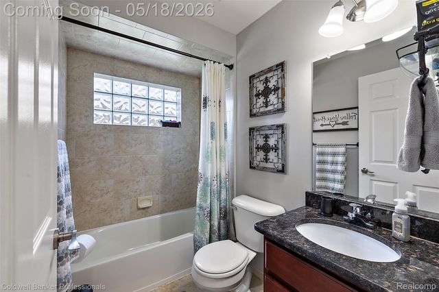 16532 Moore Park Road, Macomb Township, MI 48044