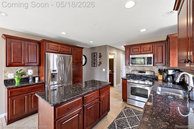 16532 Moore Park Road, Macomb Township, MI 48044