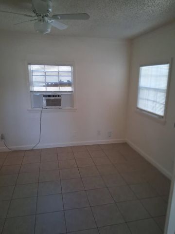 3902 SW 12th Pl 1-2, Fort Lauderdale, FL 33312