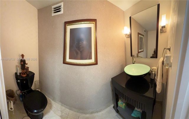 150 SE 25th Rd 10E, Miami, FL 33129