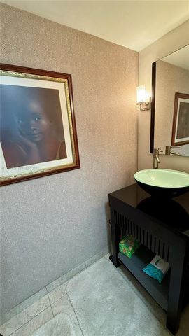 150 SE 25th Rd 10E, Miami, FL 33129