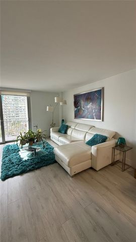 150 SE 25th Rd 10E, Miami, FL 33129