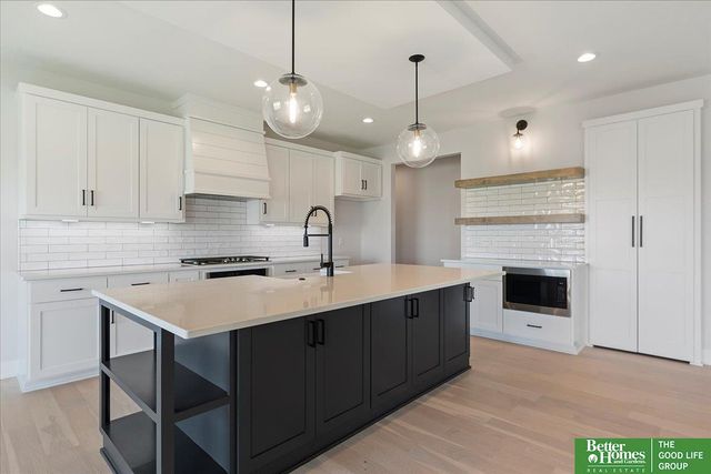 5709 N 197th Street, Elkhorn, NE 68022