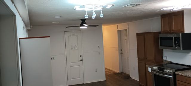 6102 S Lakeside Hills Court, Granbury, TX 76048