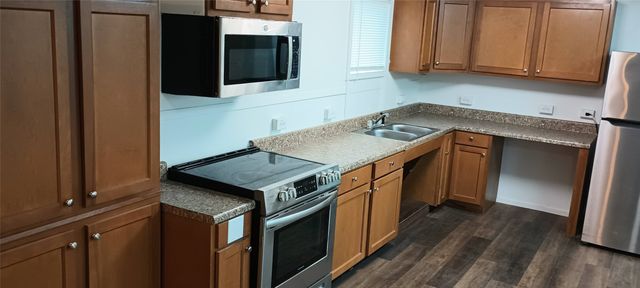 6102 S Lakeside Hills Court, Granbury, TX 76048