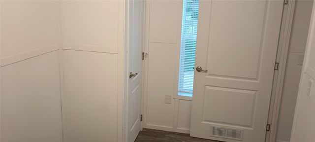 6102 S Lakeside Hills Court, Granbury, TX 76048