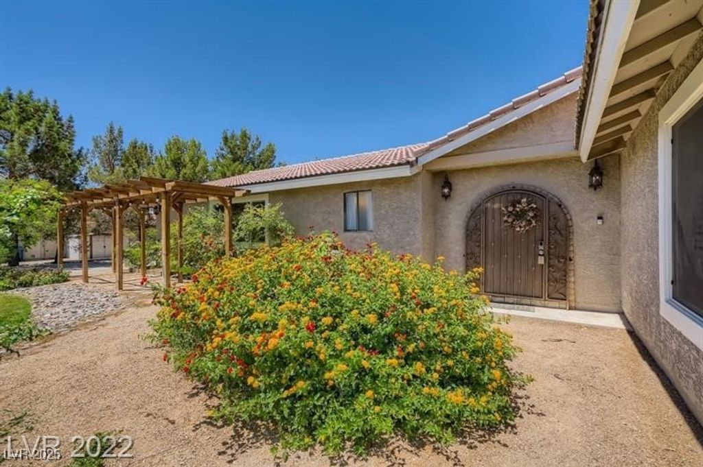 5945 North El Capitan Way, Las Vegas, NV 89149