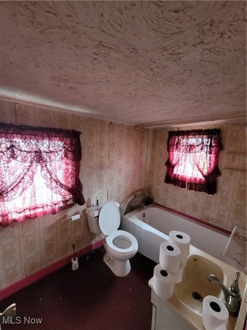 145 North Road, Niles, OH 44446