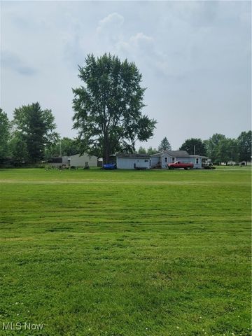 145 North Road, Niles, OH 44446