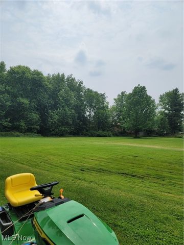 145 North Road, Niles, OH 44446