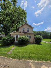 145 North Road, Niles, OH 44446