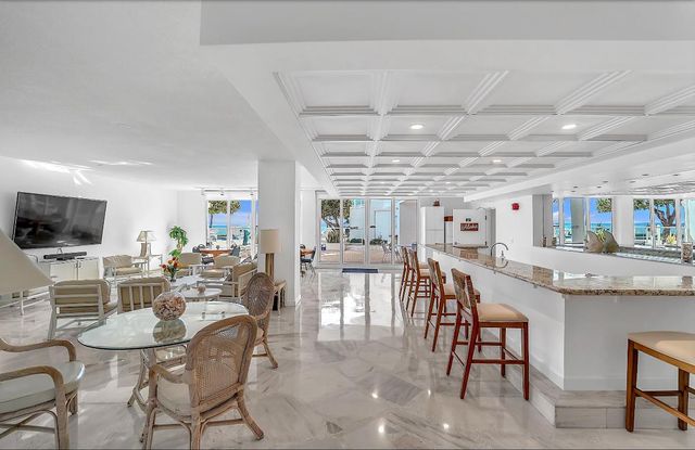 1057 Hillsboro Mile 411, Hillsboro Beach, FL 33062