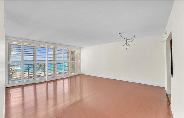 1057 Hillsboro Mile 411, Hillsboro Beach, FL 33062