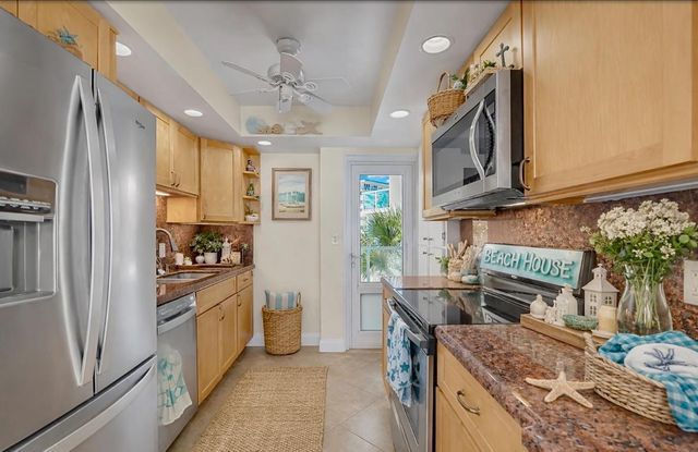 1057 Hillsboro Mile 411, Hillsboro Beach, FL 33062