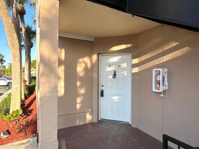 815 W Boynton Beach Boulevard 12-101, Boynton Beach, FL 33426
