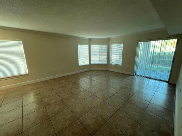 815 W Boynton Beach Boulevard 12-101, Boynton Beach, FL 33426