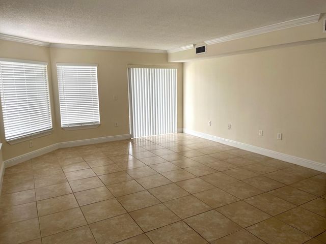 815 W Boynton Beach Boulevard 12-101, Boynton Beach, FL 33426