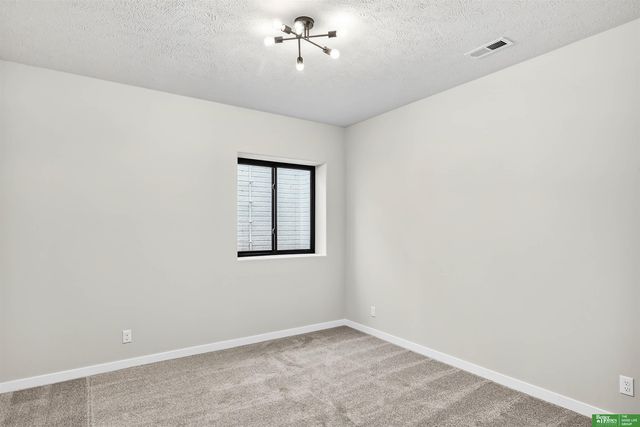 5614 N 199th Street, Elkhorn, NE 68022
