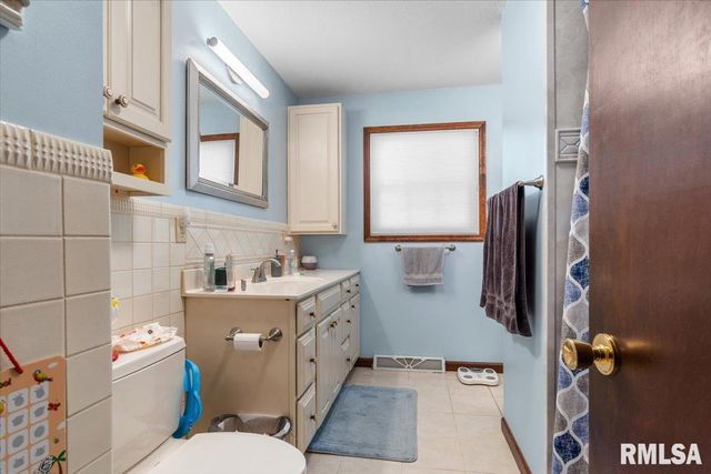 631 HACKBERRY Road, Chatham, IL 62629