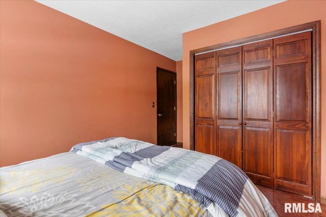 631 HACKBERRY Road, Chatham, IL 62629