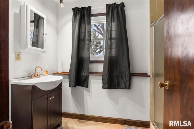 631 HACKBERRY Road, Chatham, IL 62629