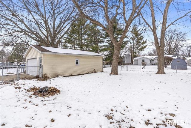 631 HACKBERRY Road, Chatham, IL 62629