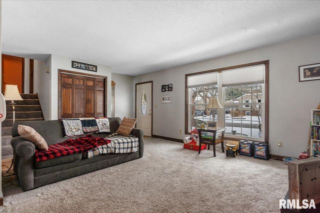 631 HACKBERRY Road, Chatham, IL 62629