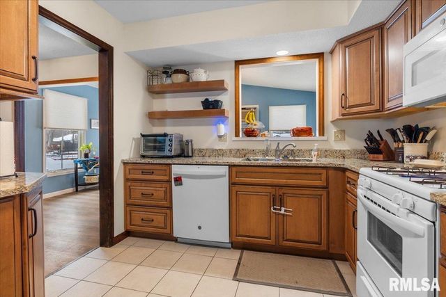 631 HACKBERRY Road, Chatham, IL 62629