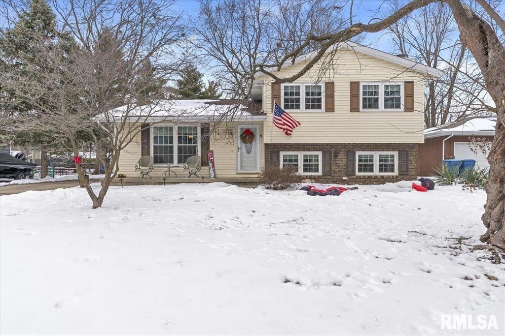 631 HACKBERRY Road, Chatham, IL 62629