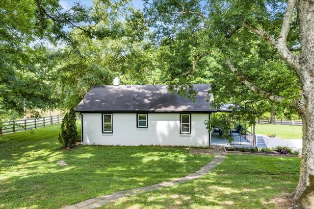 2896 Fly Rd, Santa Fe, TN 38482