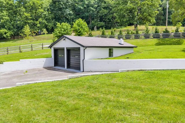 2896 Fly Rd, Santa Fe, TN 38482