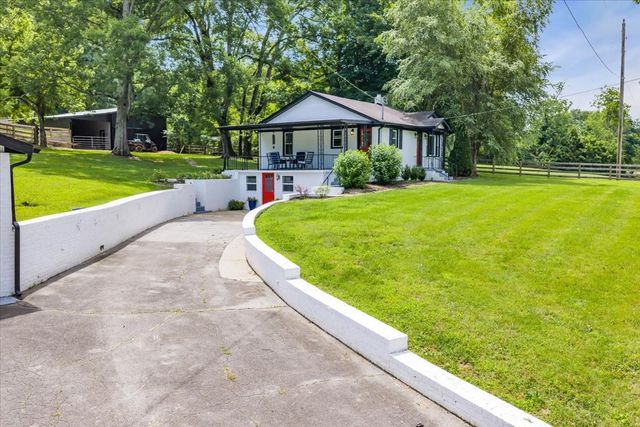 2896 Fly Rd, Santa Fe, TN 38482