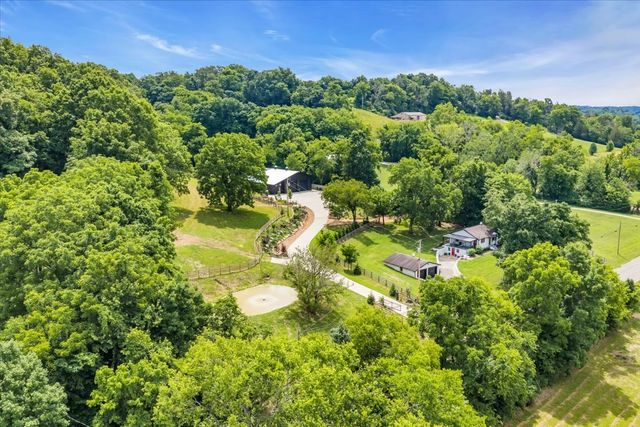 2896 Fly Rd, Santa Fe, TN 38482